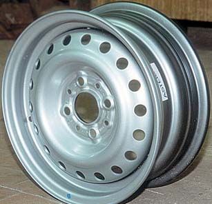 Какие диски лучше на зиму – литые или штампованные?